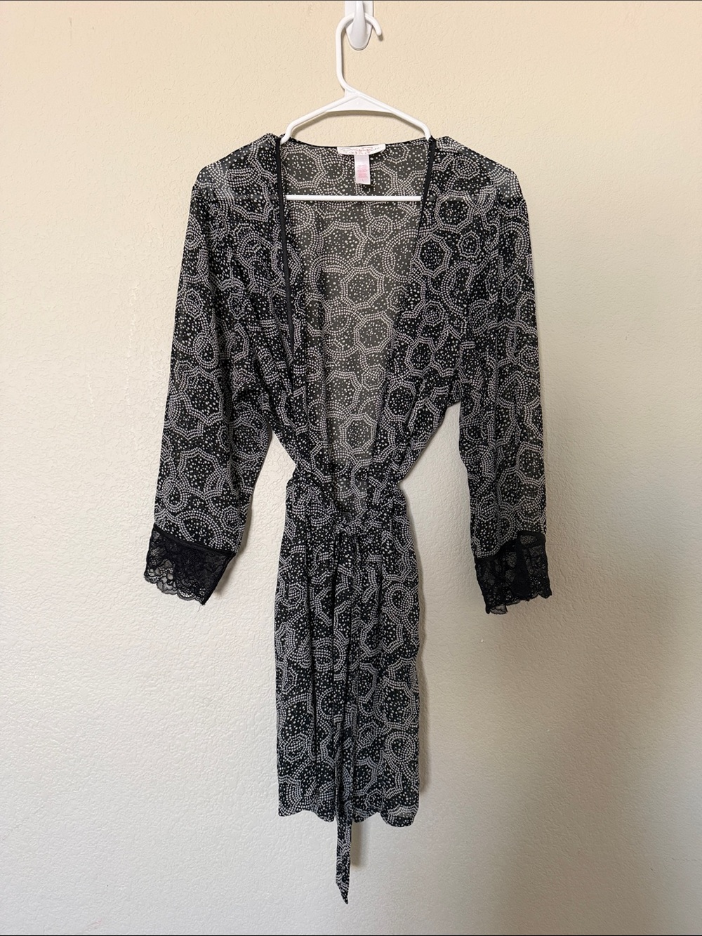 Oscar de la Renta Sleepwear Black Printed Lace-Trim Robe